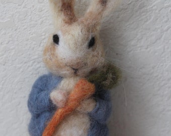 Pierre de lapin feutré à l&#39;aiguille, Pierre de lapin sculpté en fibre, cadeau figurine Pierre de lapin, objet de collection Beatrix Potter, cadeau de Noël Pierre de lapin