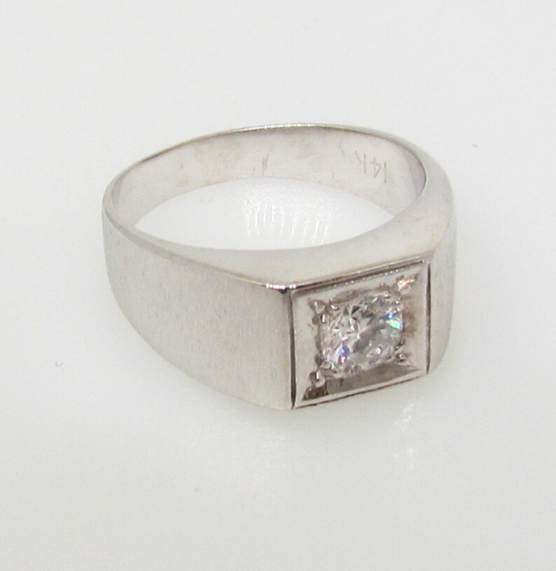 14 k white gold ring