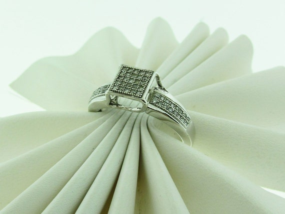 Vintage 10 K white gold diamond square top ring - image 4