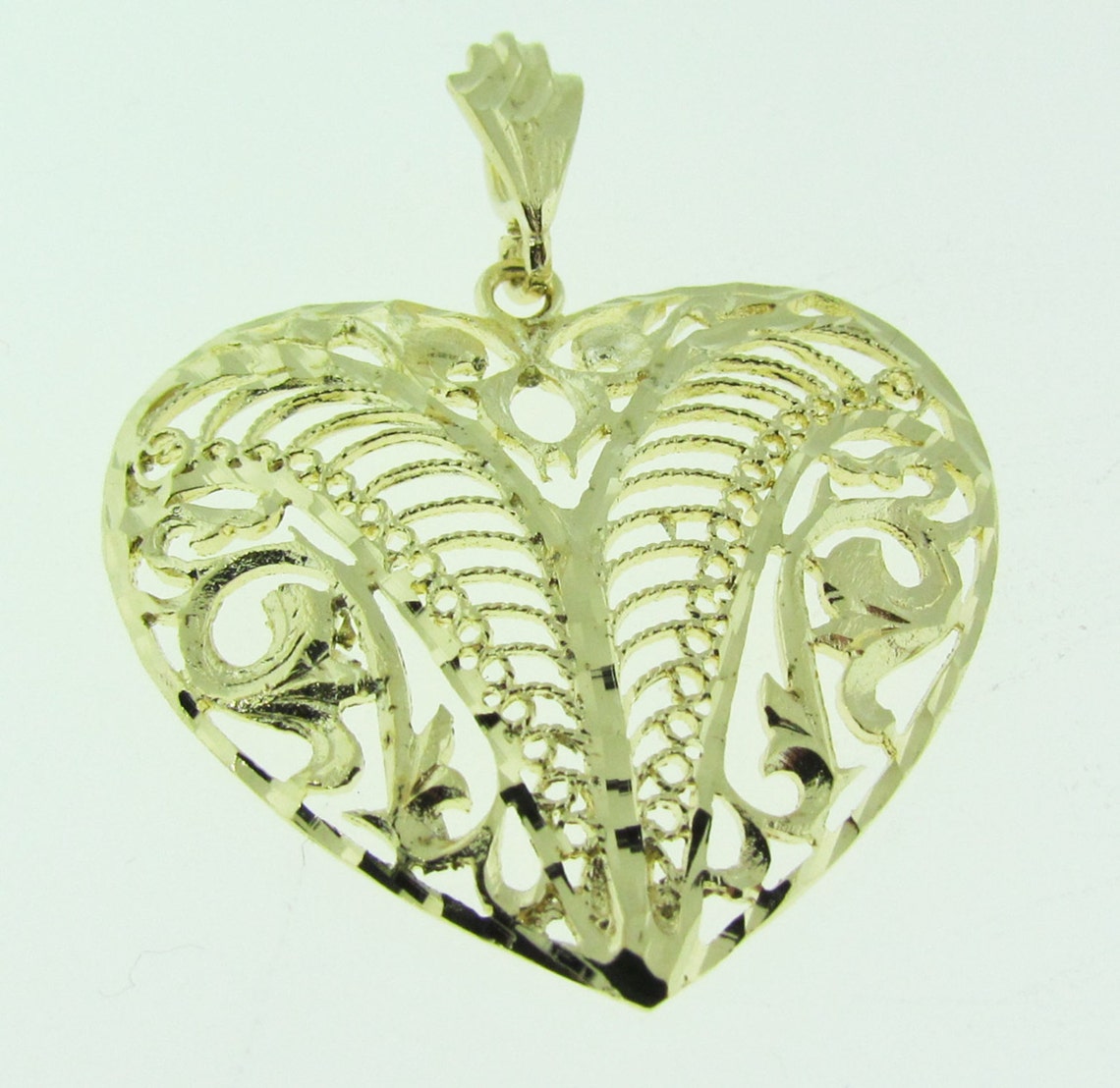 SALE Vintage 14 K Gold Filigree Heart Pendant. Etsy