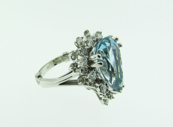 14 K white gold gorgeous Aquamarine and diamond v… - image 3