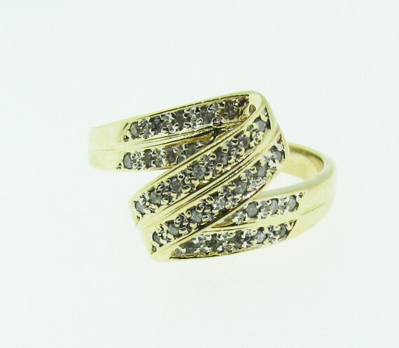 Vintage yellow gold and diamond ring. - image 1