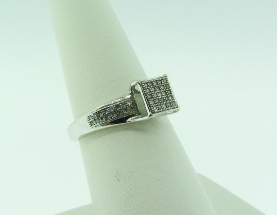 Vintage 10 K white gold diamond square top ring - image 5