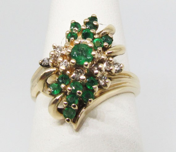 Vintage yellow gold, Emerald and diamond ring. - image 1