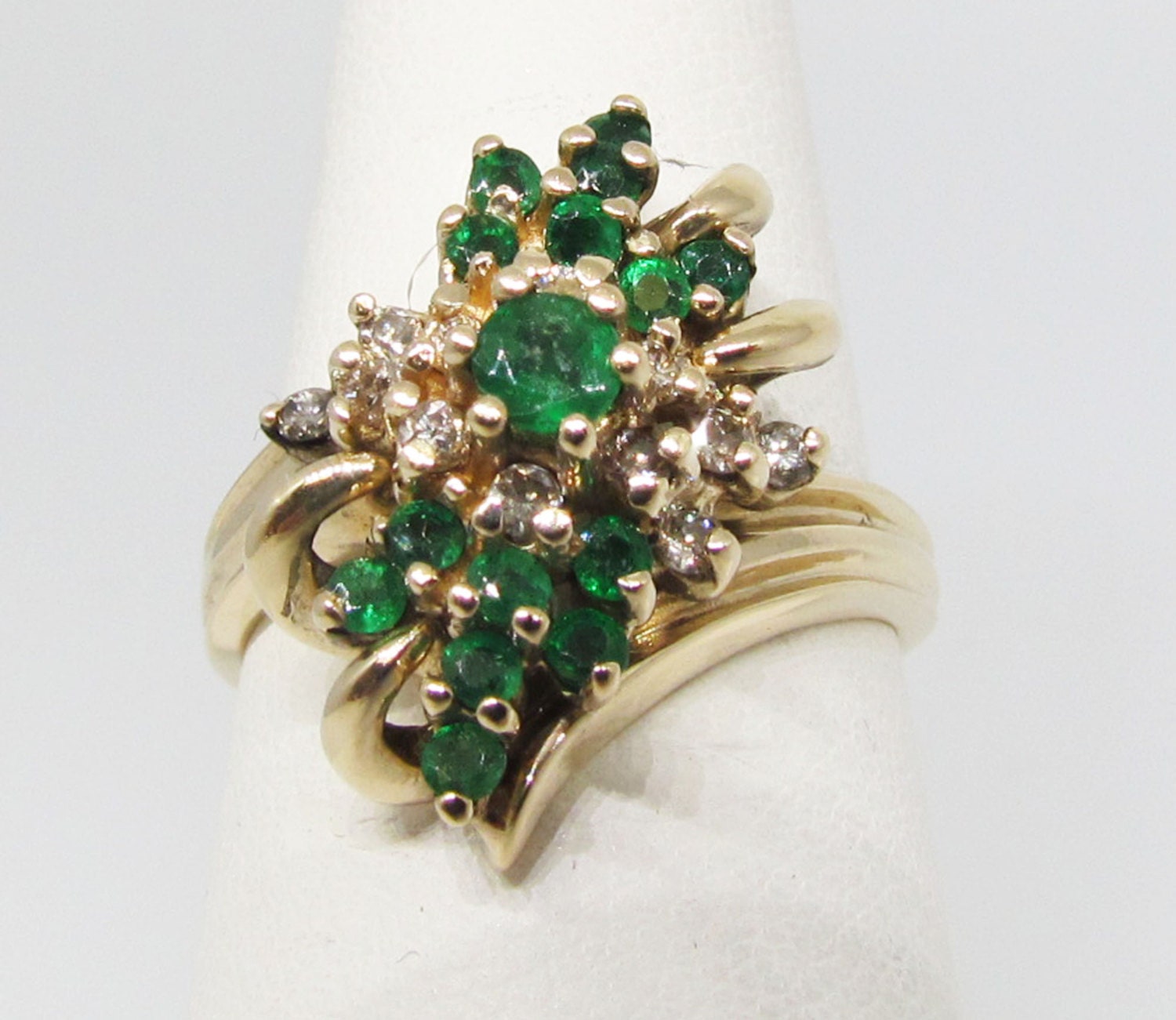 Vintage Yellow Gold Emerald and Diamond Ring. - Etsy