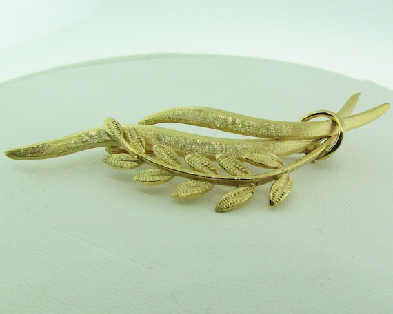 Vintage 14 karat gold Leaf brooch / pin. - image 1