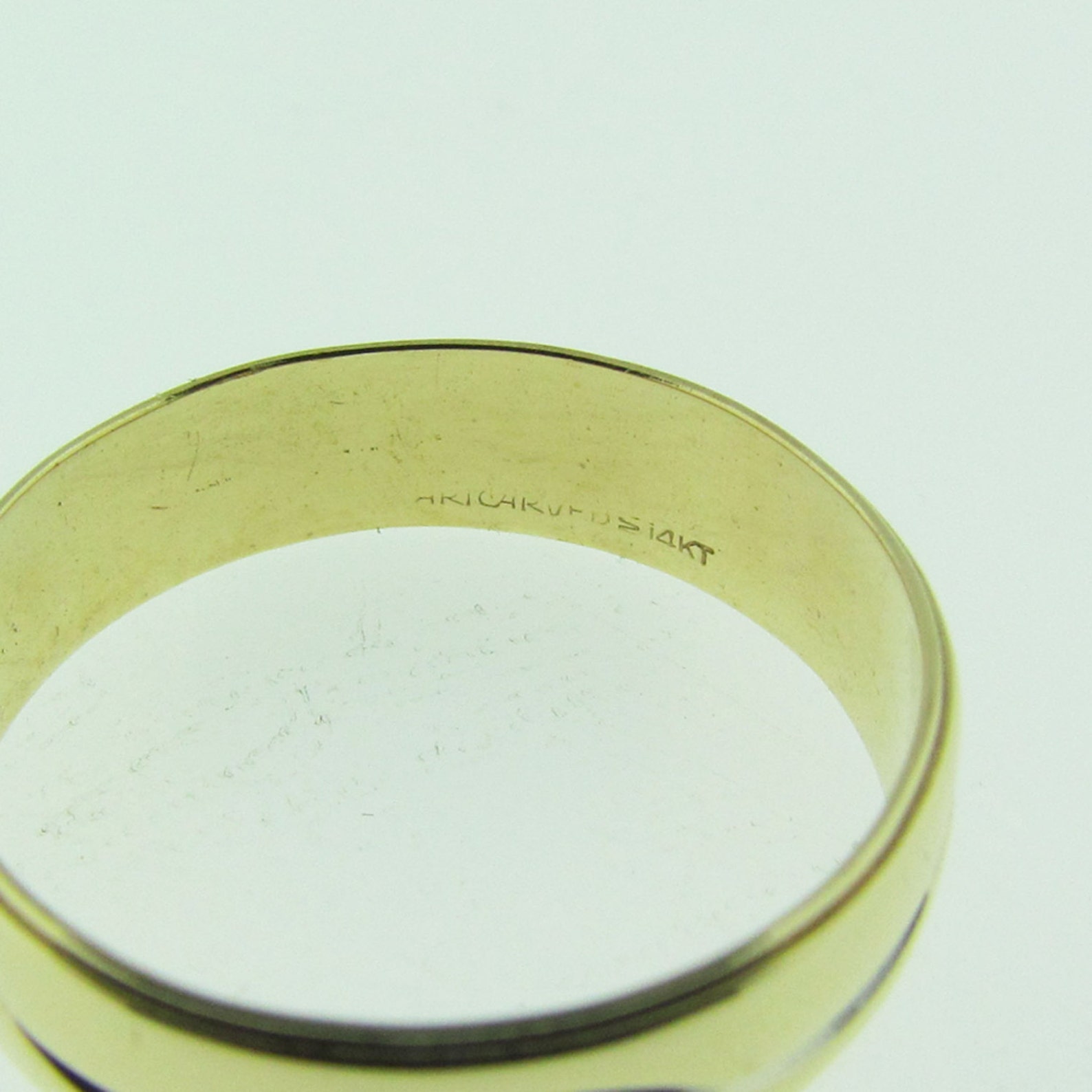 Vintage 14 K gold wedding band design by ARTCARVED. Etsy