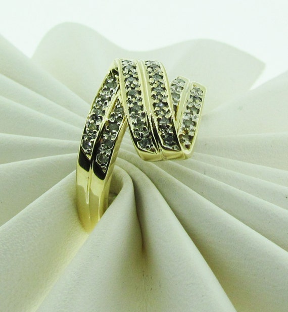 Vintage yellow gold and diamond ring. - image 4