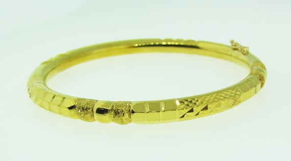 Vintage 22 K solid gold bangle bracelet - image 1
