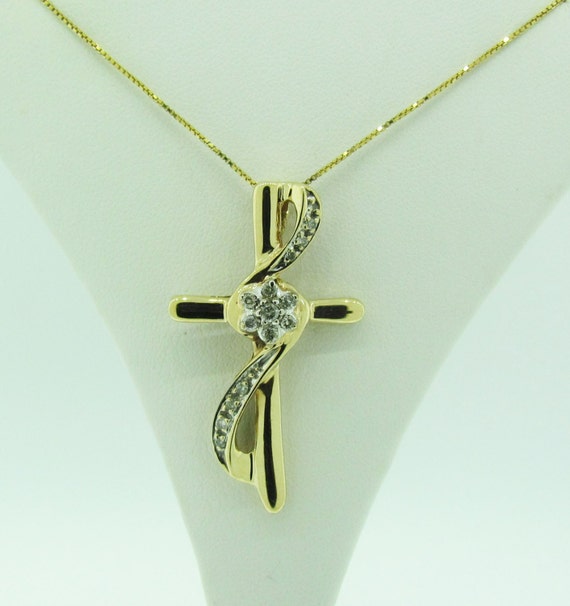 Vintage 10 K gold diamond cross pendant - image 5