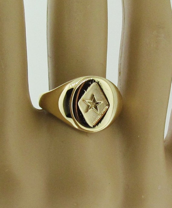 Vintage gold star ring. Unisex.