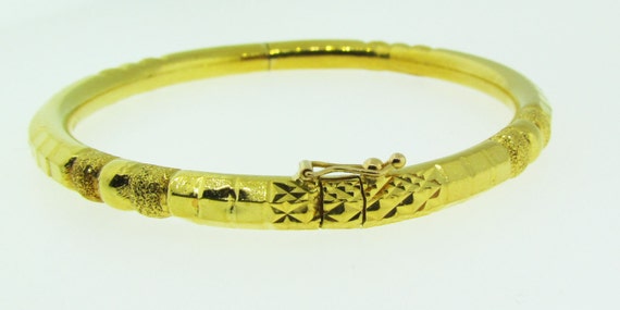 Vintage 22 K solid gold bangle bracelet - image 2