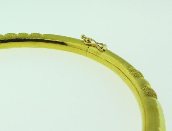 Vintage 22 K solid gold bangle bracelet - image 5