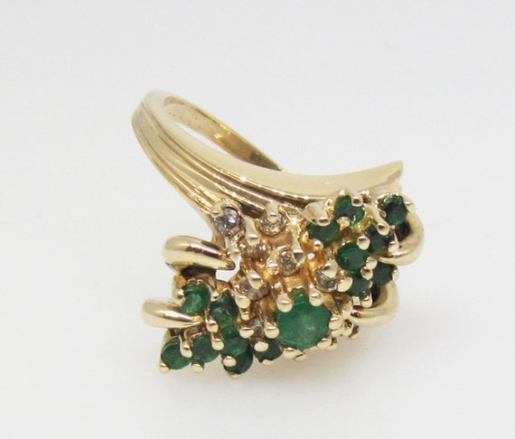 Vintage yellow gold, Emerald and diamond ring. - image 4