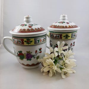 2 Vintage Asian Tea Cups Lids Jiandxi Asian Designs Handles Chinese Restaurant Ware Mugs