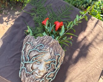 Creepy Face Ceramic Planter: One-of-a-Kind Vine Wood Texture Design
