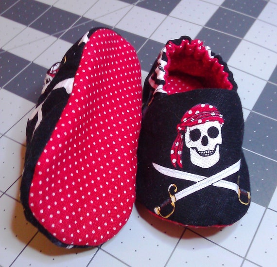 Piraten Sie Baby Mokassins, Kreuz Knochen Schädel Babyschuhe, Piraten Baby Hausschuhe, Babyschuhe, weiche Sohle Schuh, Schädel Baby Hausschuhe, Piraten Sie Baby Mokassins, Kreuz Knochen Schädel Babyschuhe, Piraten Baby Hausschuhe, Babyschuhe, weiche Sohle Schuh, Schädel Baby Hausschuhe,