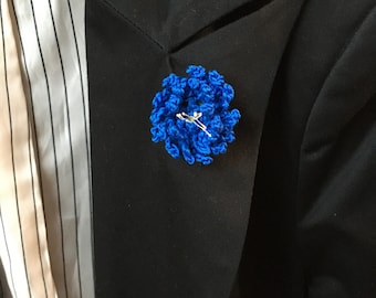 Handgemaakte gehaakte broche Frans bleuet/korenbloem.