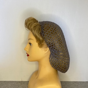 Thinner handmade crochet snood/hairnet/filet a cheveux in grey.