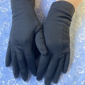 Vintage gloves in black.
