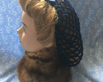 Tour de cou/filet à cheveux au crochet fait main plus épais avec ruban bleu marine.