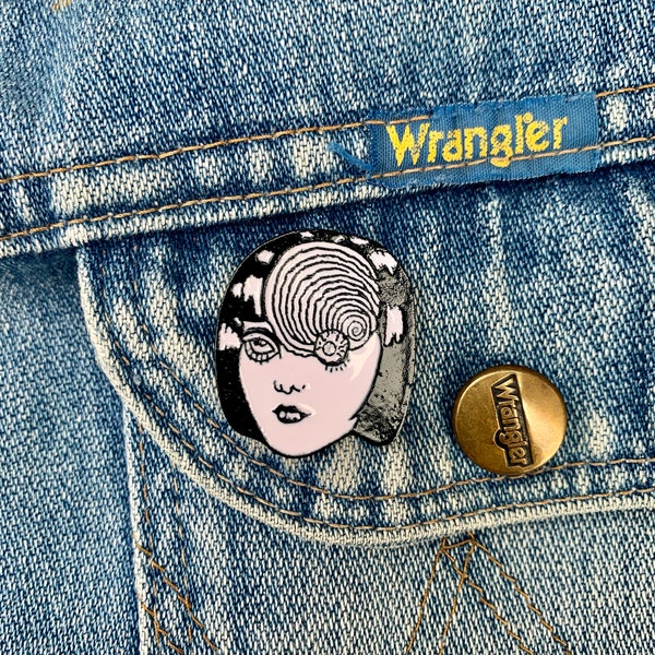 Uzumaki HORROR MANGA Inspiré Pin Badge Junji Ito Azami Kurotani Uzumaki TOMIE