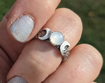 Anillo de piedra lunar con fases lunares hecho a mano en plata de ley