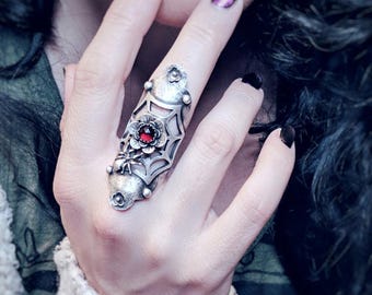 Anillo de telaraña de plata de ley con granate, joyería artesanal para Halloween.