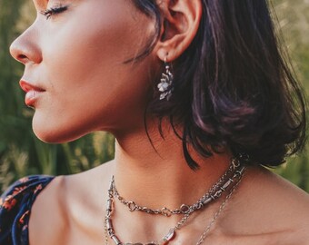 Collar de cadena boho artesanal de plata de ley: una joya llamativa para combinar con otras.