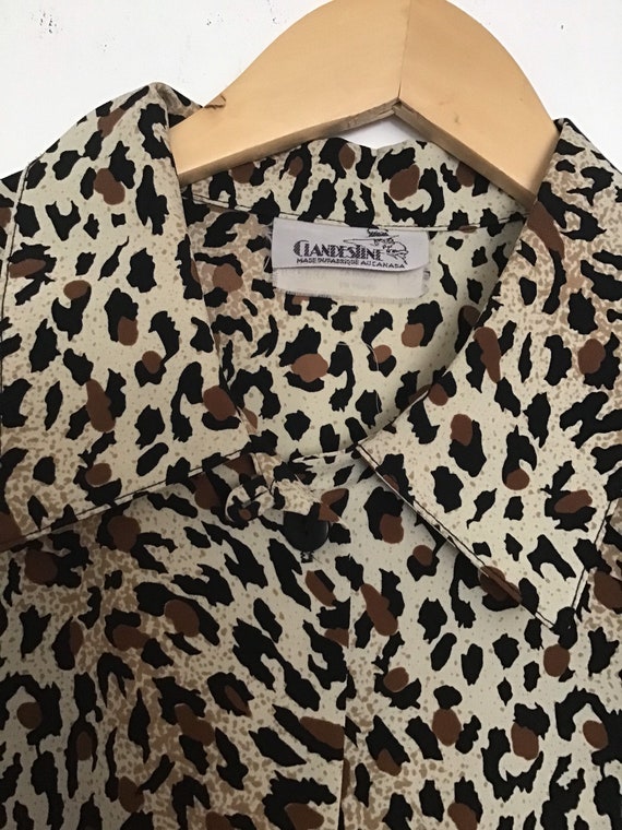 Vintage XL leopard button up blouse with shoulder… - image 3