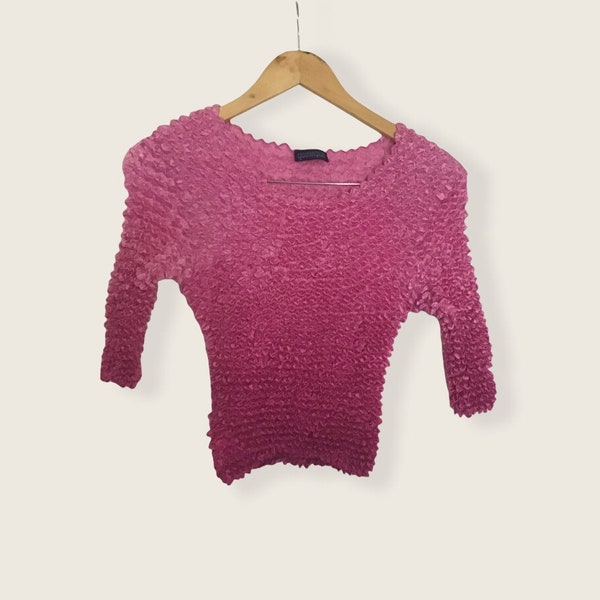 Reserved for A ) item 2 ) Sale ! Bright ombré pink puffy popcorn bubble textured Y2k top shirt