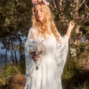 50% Anzahlung für Stardust Metallic Lace Perlen Braut Kaftan Kleid, Gypsy Boho Lace Sleeve Brautkleid Bild 3