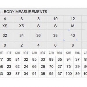 Op de afbeelding: Een maattabel voor kleding met metingen in inches en centimeters. De tabel toont UK-maten, Europese maten en Amerikaanse maten. De tabel bevat ook metingen voor borst, taille en heup.