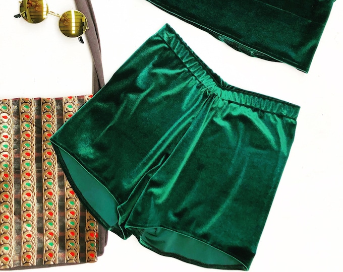 Retro Velvet Highwaist Shorts, Stretch Festival green Velour hotpant shorts