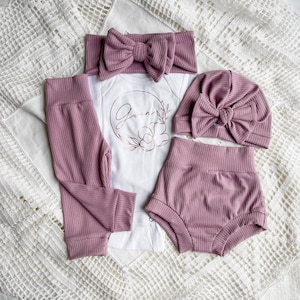 Tenue de retour à la maison nouveau-né fille, tenue personnalisée pour bébé fille, grenouillère personnalisée, prénom personnalisé tenue pour bébé, cadeau bébé fille personnalisé