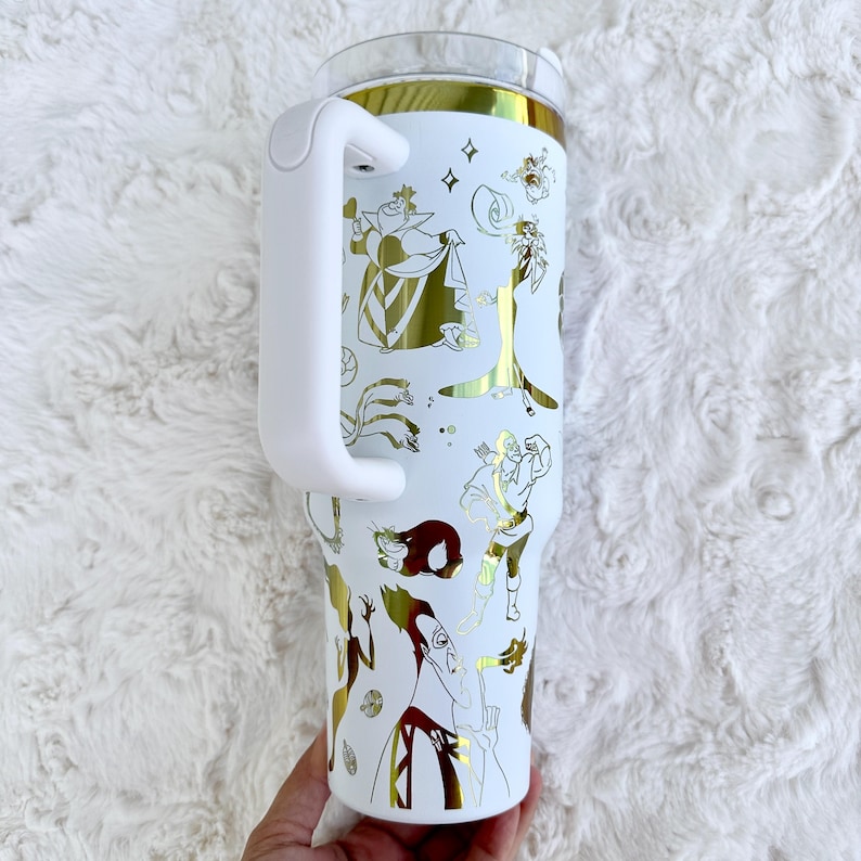 Vaso grabado con láser de villanos, vaso arcoíris, botella de agua grabada, villano de dibujos animados, villano malvado, regalo de Stanley Owala para ella. imagen 4