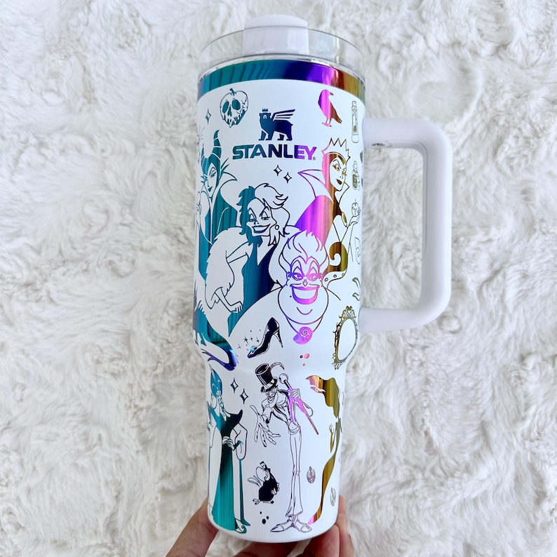 Vaso grabado con láser de villanos, vaso arcoíris, botella de agua grabada, villano de dibujos animados, villano malvado, regalo de Stanley Owala para ella. imagen 2