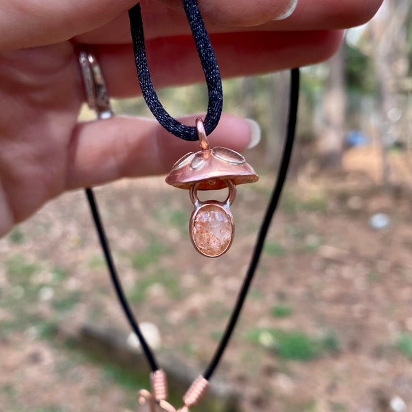 Sunstone paddenstoel ketting - fidget hanger - hand gefabriceerde paddenstoel ketting - metaalsmid