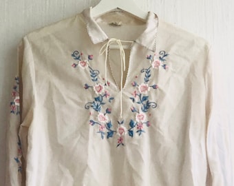 70s top blouse  Boho Hippie blouse  Embroidered Floral longsleeved flowers keyhole peasant collared Top Boho Hippie Fest wear size s