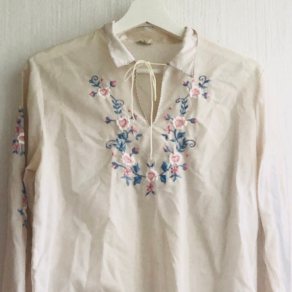 70s top blouse  Boho Hippie blouse  Embroidered Floral longsleeved flowers keyhole peasant collared Top Boho Hippie Fest wear size s