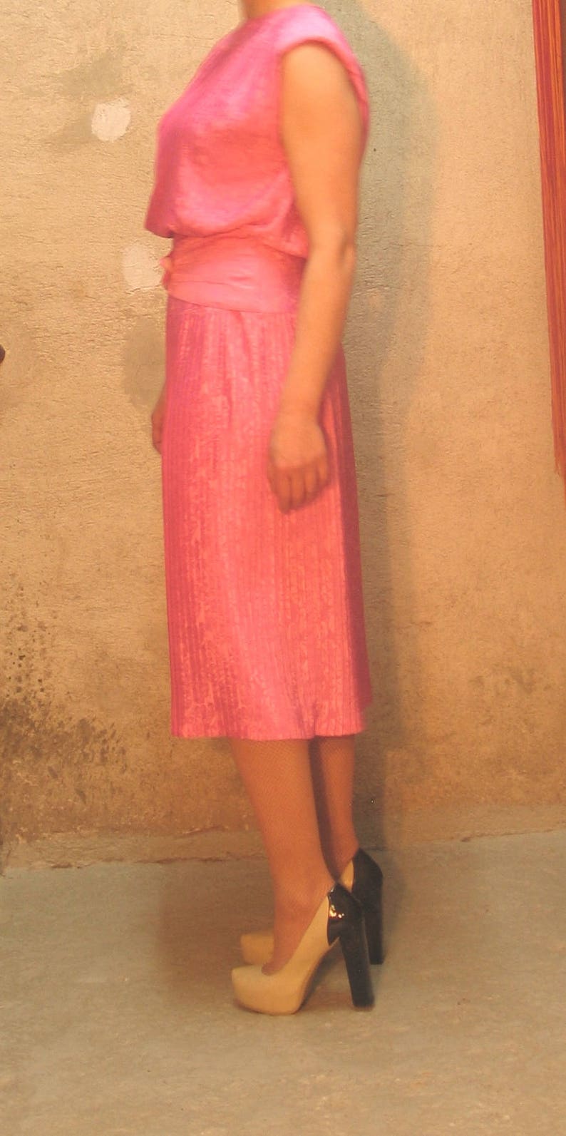 Vintage 80s90s Dress Pleated Pink KeyholeBack S 36-38
