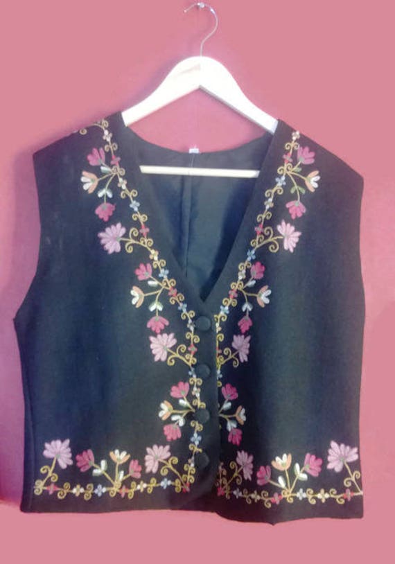 Vintage 70s Vest Embroidered Wool vest Black loral