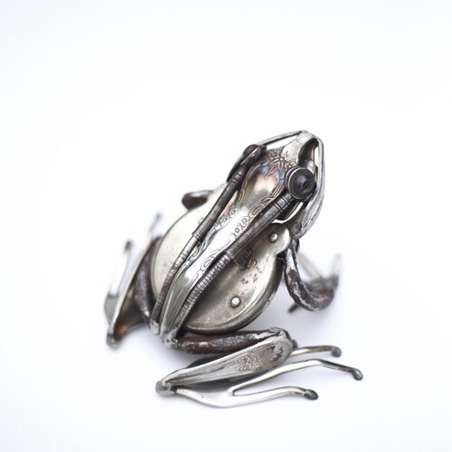Recycled Scrap Metal Frog Sculpture: Bespoke Animal Art