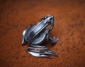 Frog Sculpture , Recycled Metal Art, A Bespoke Piece of Animal Art, Scrap Metal Artwork, Metal Frog