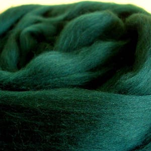 18,5 Micron 50gr - 1.8 oz  Super Fine Wool merino tops. Color: Woods