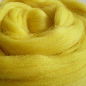 18,5 Micron 50gr 1.8 oz Super Fine Wool merino tops. Color: Citron image 2