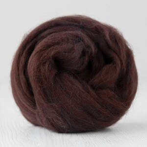 18,5 Micron 50gr - 1.8 oz  Super Fine Wool merino tops. Color: Coffe