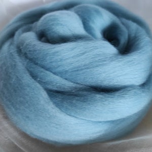50gr- 1.78 oz, Azure, merino Wool Roving/Top 22 Micron