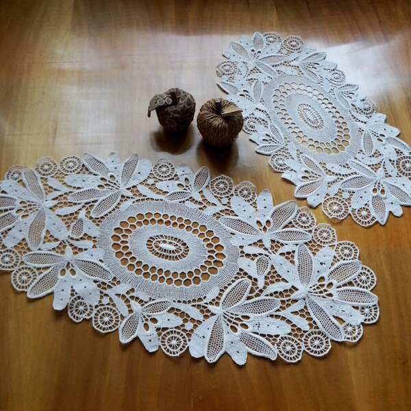Set of 2 dresser scarves white cotton crochet, oval shapes, different sizes, lacy doilies, vintage table topper, wedding or home decor