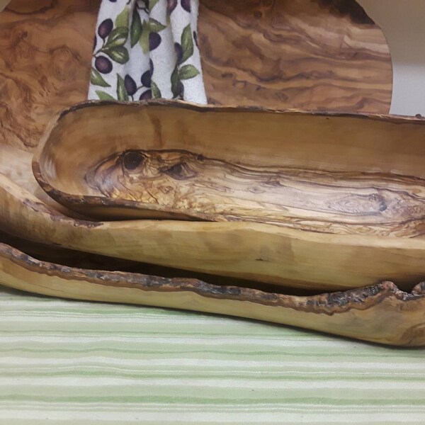 Olive Wood Basket, Bread Serving Tray, Wooden Dish, Rustic decor, Natural Kitchenware, housewarming gift, host, boat shaped, choose size